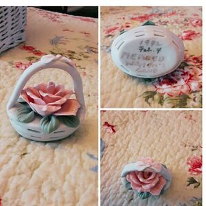 Vintage Porcelain Collectible White Basket With Handle Pink Rose 2"‎ × 3.5"